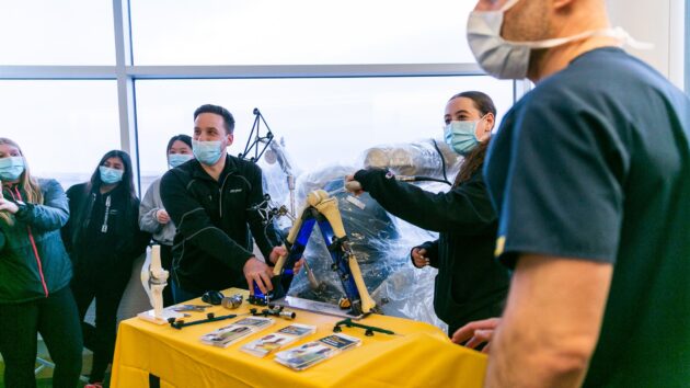 Orthopedic surgeons demonstrate the Mako system at Columbia Memorial Health