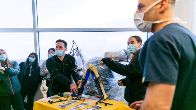 Orthopedic surgeons demonstrate the Mako system at Columbia Memorial Health